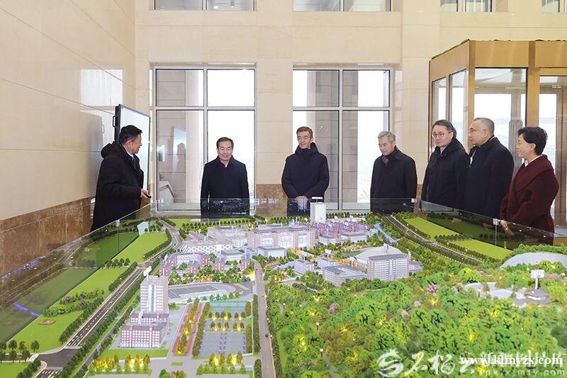 陈小江在新疆医科大学调研并看望新当选院士