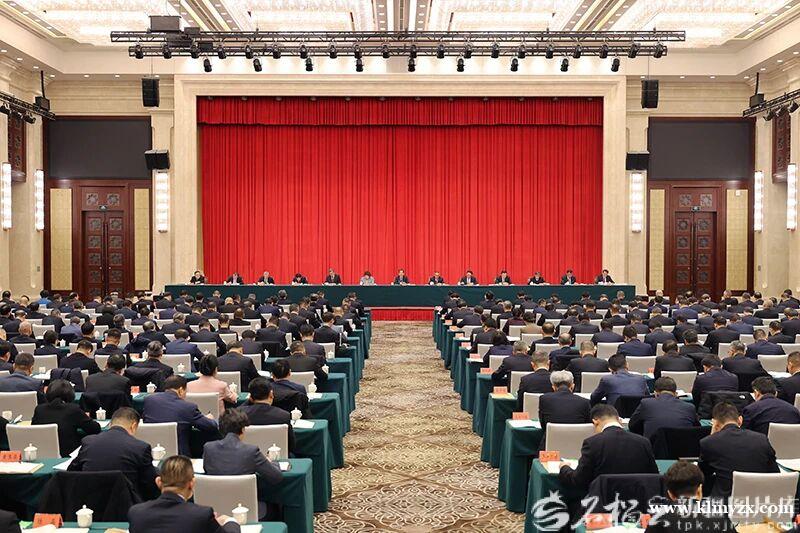 自治区党委经济工作会议召开