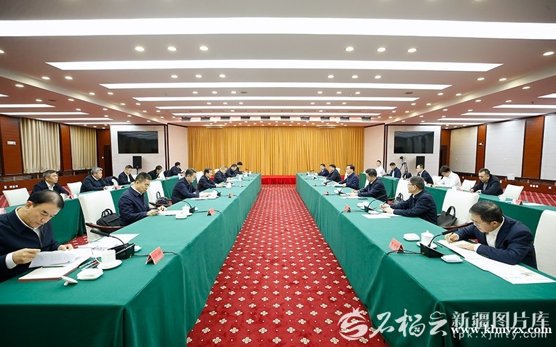 陈小江艾尔肯·吐尼亚孜会见中国海油董事长张传江