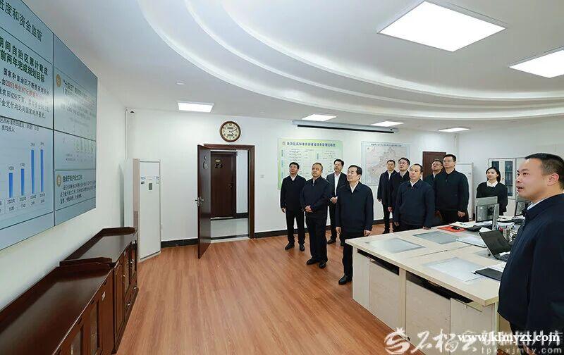 陈小江艾尔肯·吐尼亚孜在自治区农业农村厅调研座谈