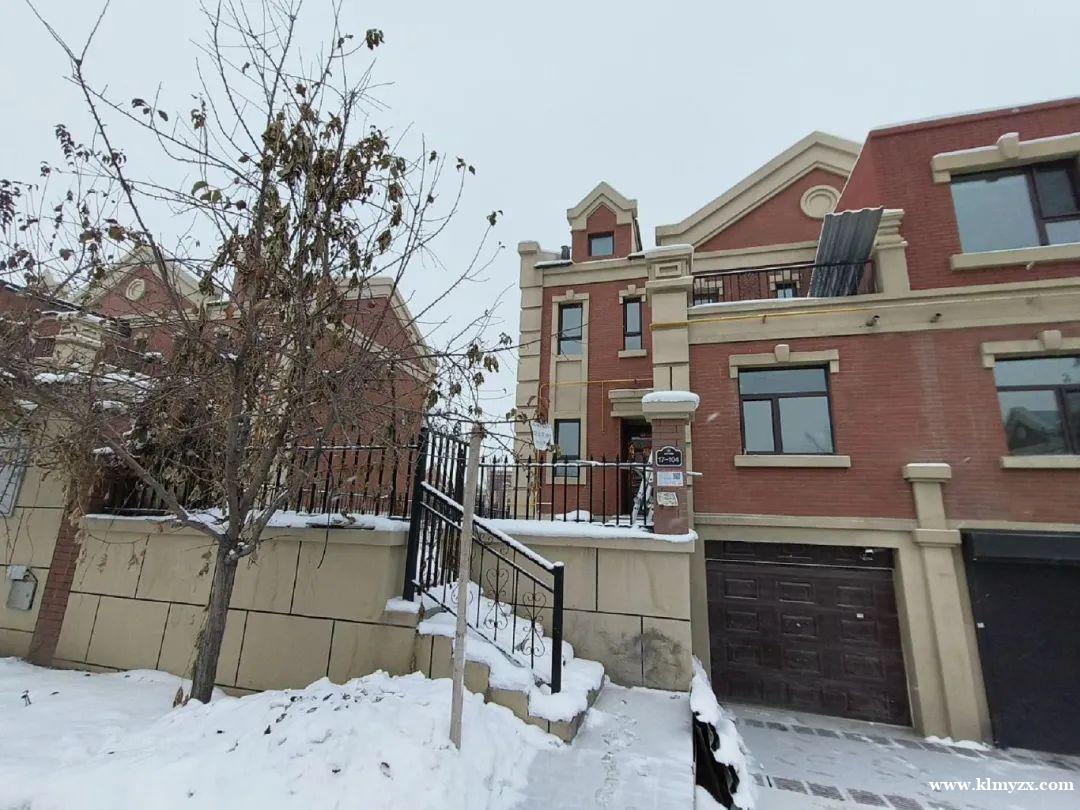 五家渠红墅小院里， 222.41平方米， 4室2厅2卫，  