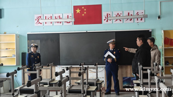 【央媒聚焦丨中新网】新疆克拉玛依：消防护航开学季