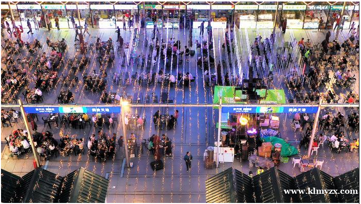 克拉玛依油城在线：瞧这里，广场有“零租金”摊位招租~